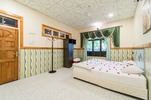 Blackout curtains, soundproofing, iron/ironing board, free WiFi