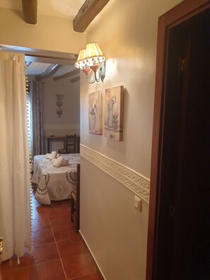 Desk, laptop workspace, blackout curtains, free WiFi - Casa Maidevera (Aranda de Moncayo)