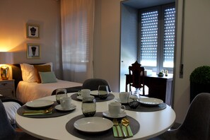 Studio, 2 Single Beds, Garden View | Individually decorated, individually furnished, desk, blackout curtains - Rosario's Boutique Apartments (Porto)