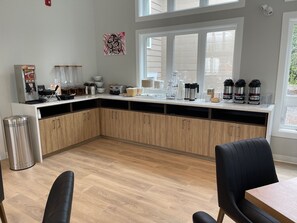 Free daily continental breakfast  - Baymont by Wyndham Gold River (Gold River)