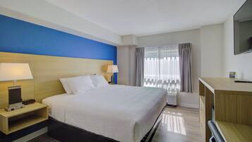 Desk, laptop workspace, iron/ironing board, free WiFi