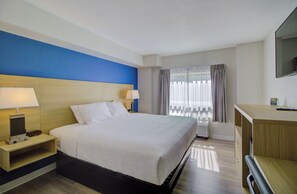 Desk, laptop workspace, iron/ironing board, free WiFi - Baymont by Wyndham Gold River (Gold River)