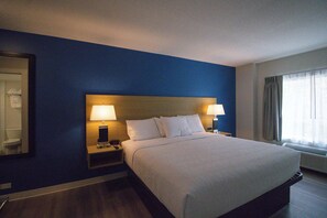 Desk, laptop workspace, iron/ironing board, free WiFi - Baymont by Wyndham Gold River (Gold River)