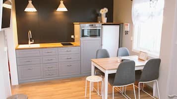 Comfort-Apartment, 2 Schlafzimmer (Katla) | Essbereich im Zimmer
