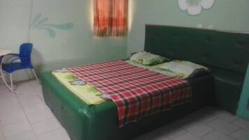 Single Room | Premium bedding, blackout drapes, rollaway beds, free WiFi