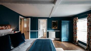 Iron/ironing board, free WiFi, bed sheets