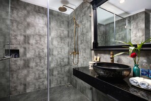 Deluxe Double Room, Balcony, Pool View | Bathroom | Shower, rainfall showerhead, free toiletries, hair dryer - The Blue Alcove (Da Nang)