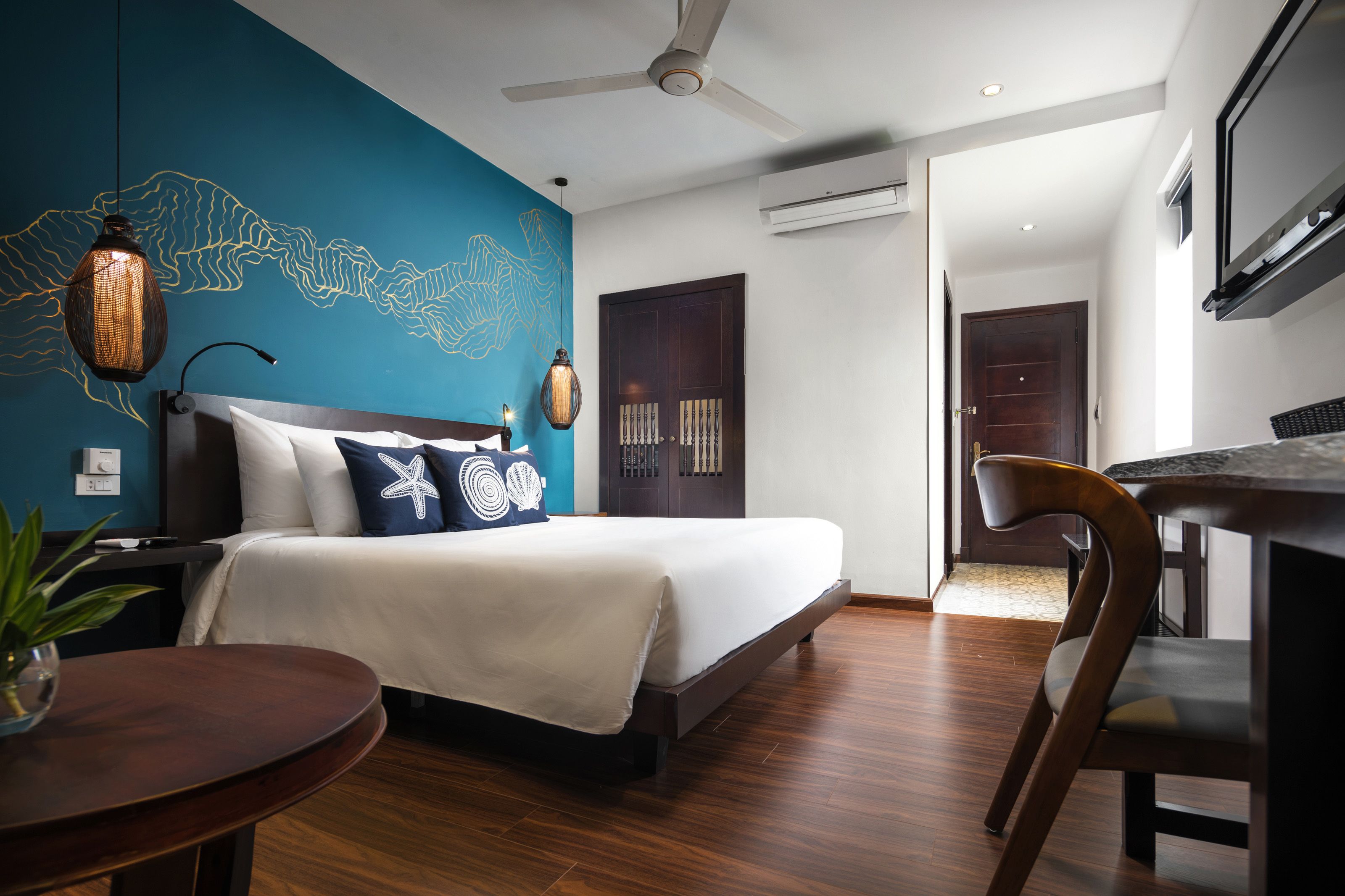 premium bedding, down duvets, pillow-top beds, minibar