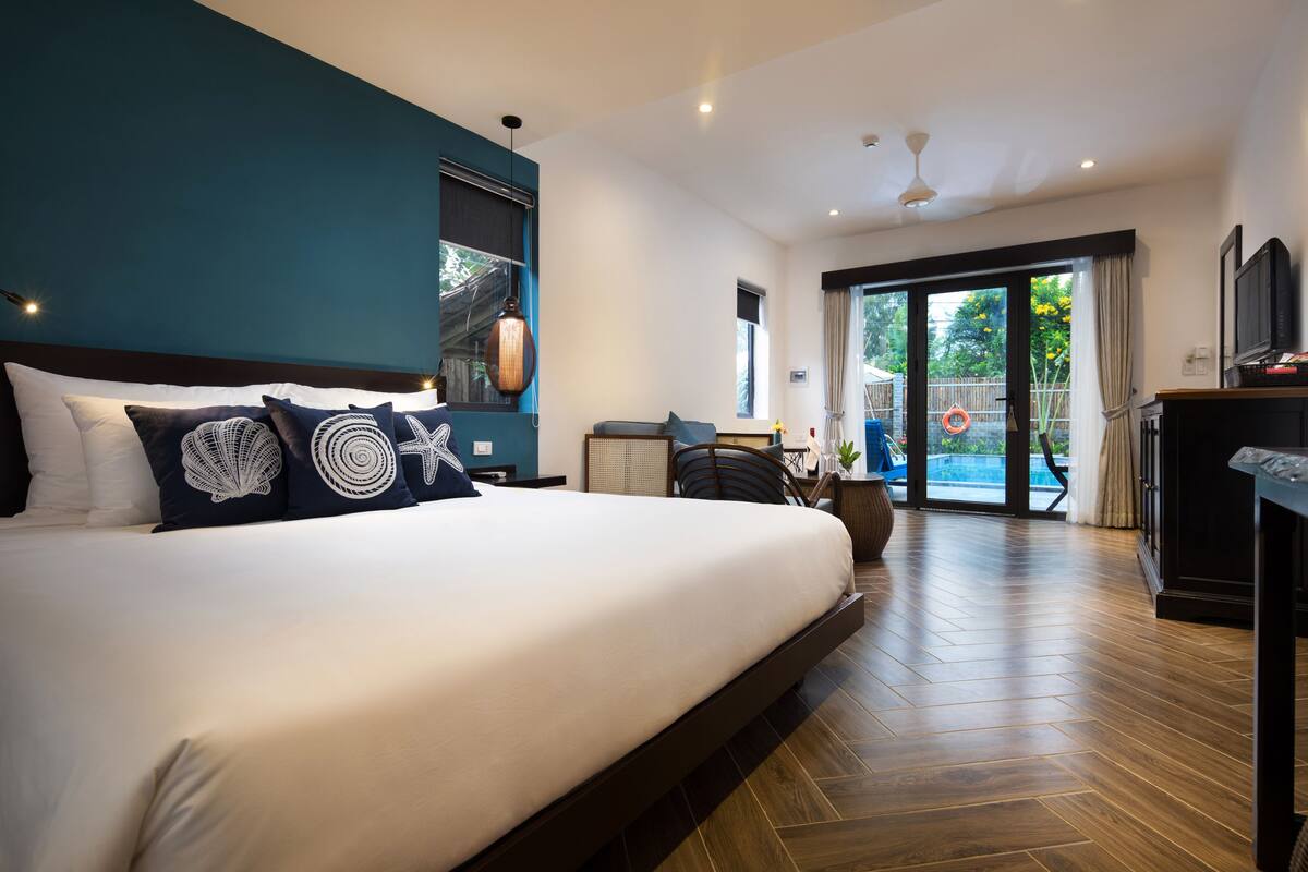 Luxury Suite, 2 Bedrooms, Pool View | Premium bedding, down comforters, pillowtop beds, in-room safe