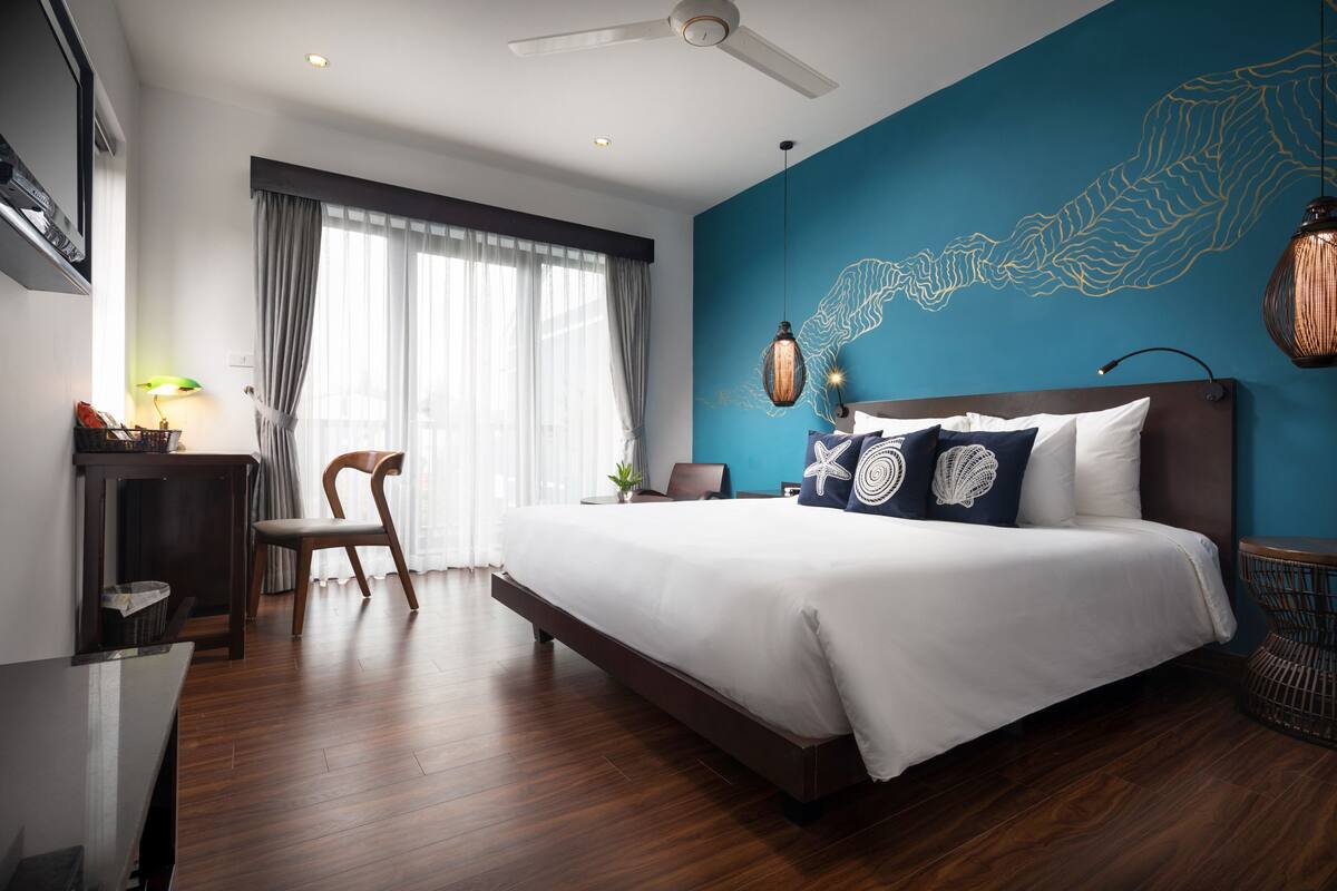 Premium bedding, down comforters, pillowtop beds, in-room safe