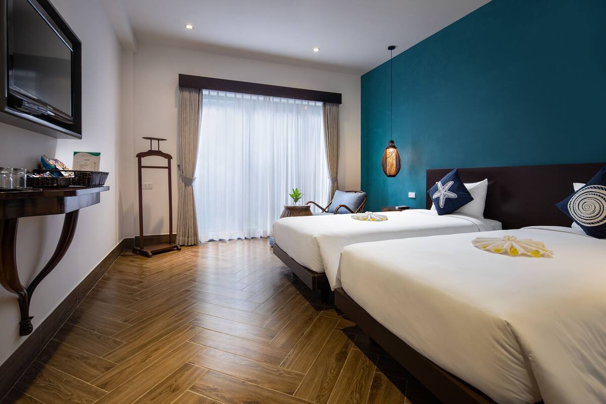 Premium bedding, down comforters, pillowtop beds, in-room safe