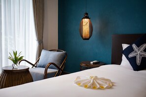 Premium bedding, down duvets, pillow-top beds, minibar - The Blue Alcove (Da Nang)