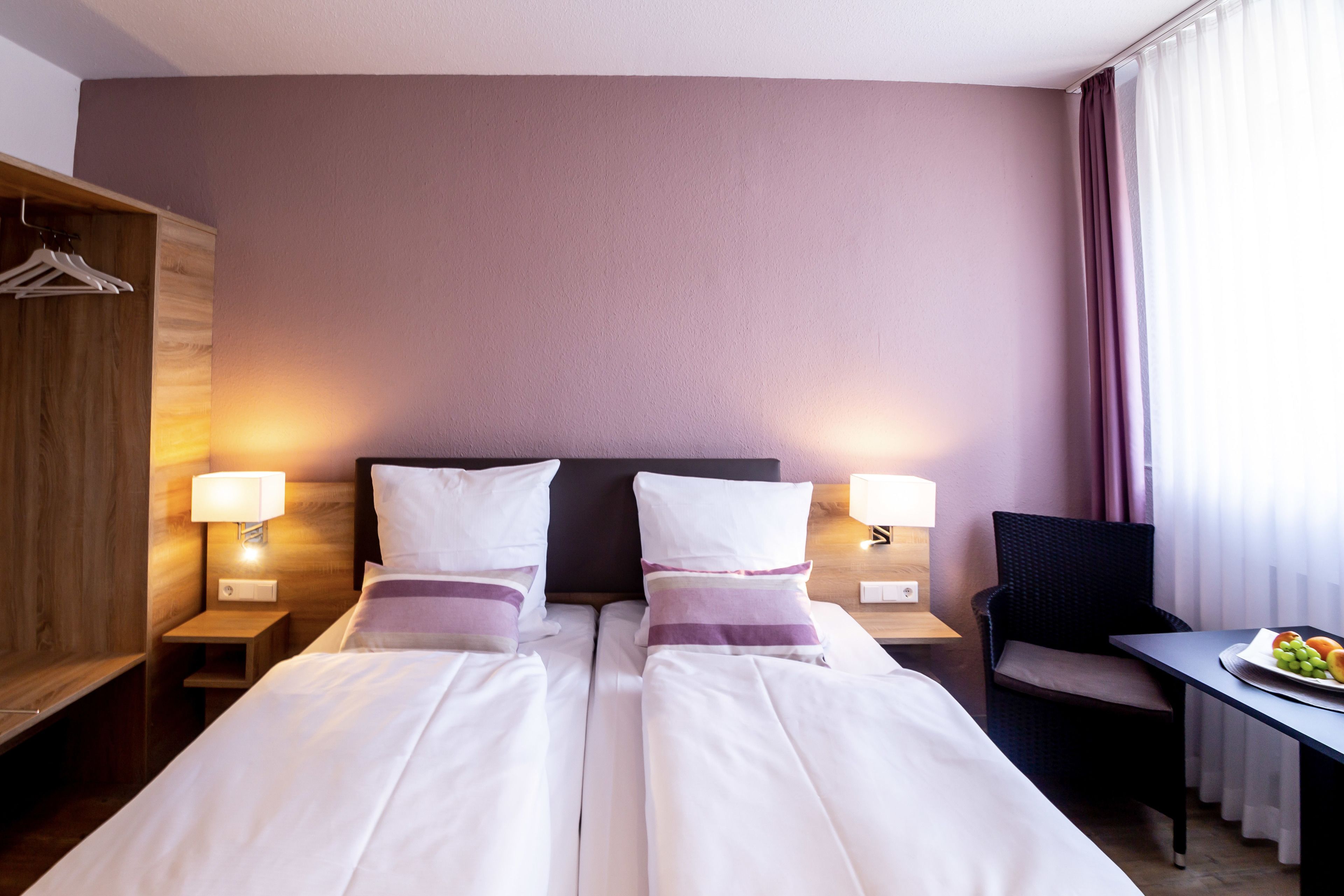 standard double or twin room, non smoking | in-room safe, desk, free wifi, bed sheets