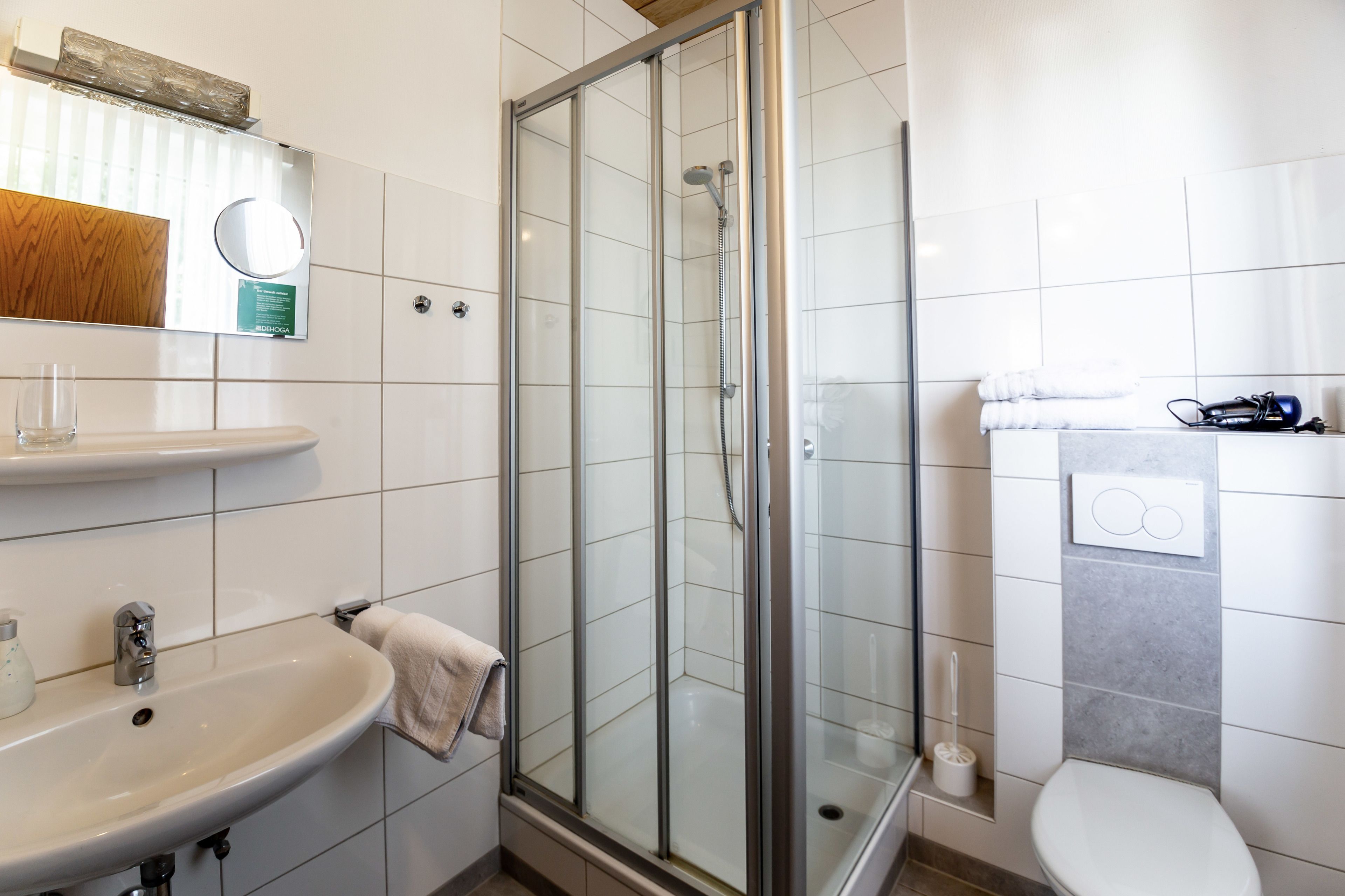 standard double or twin room, non smoking | bathroom | shower, free toiletries, towels