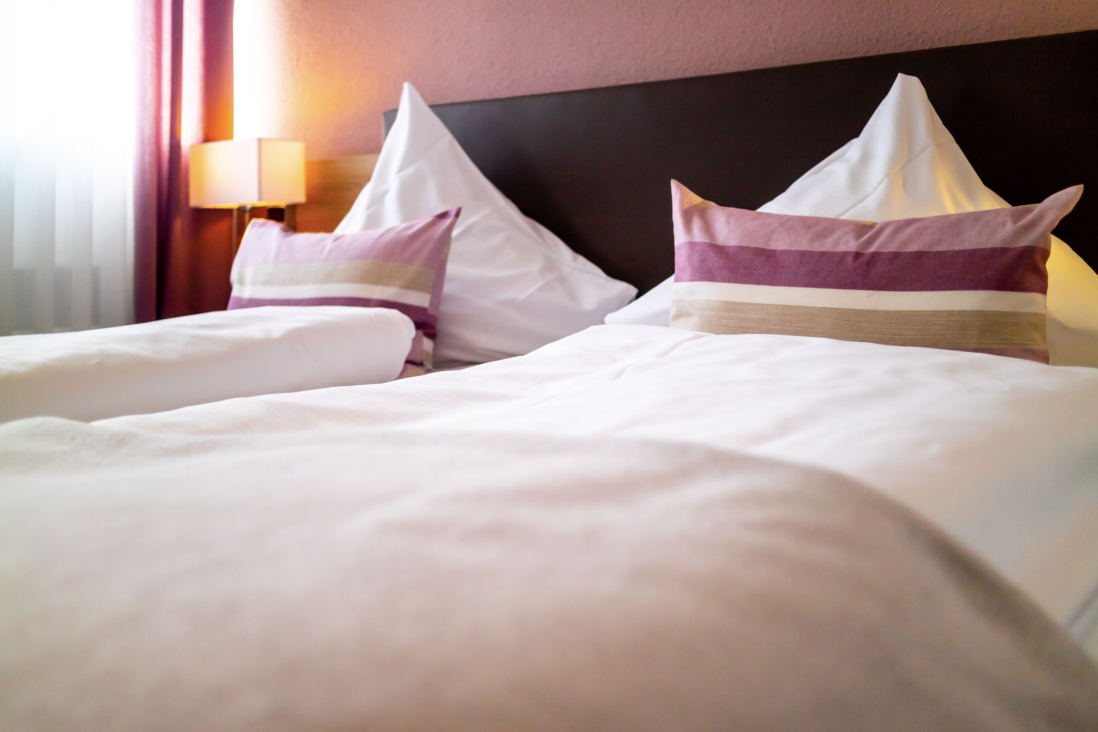 standard double or twin room, non smoking | in-room safe, desk, free wifi, bed sheets