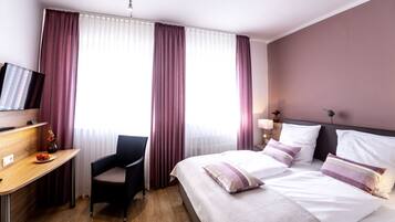 Standaard kamer, 1 twee- of 2 eenpersoonsbedden, niet-roken | Een kluis op de kamer, een bureau, gratis wifi, beddengoed