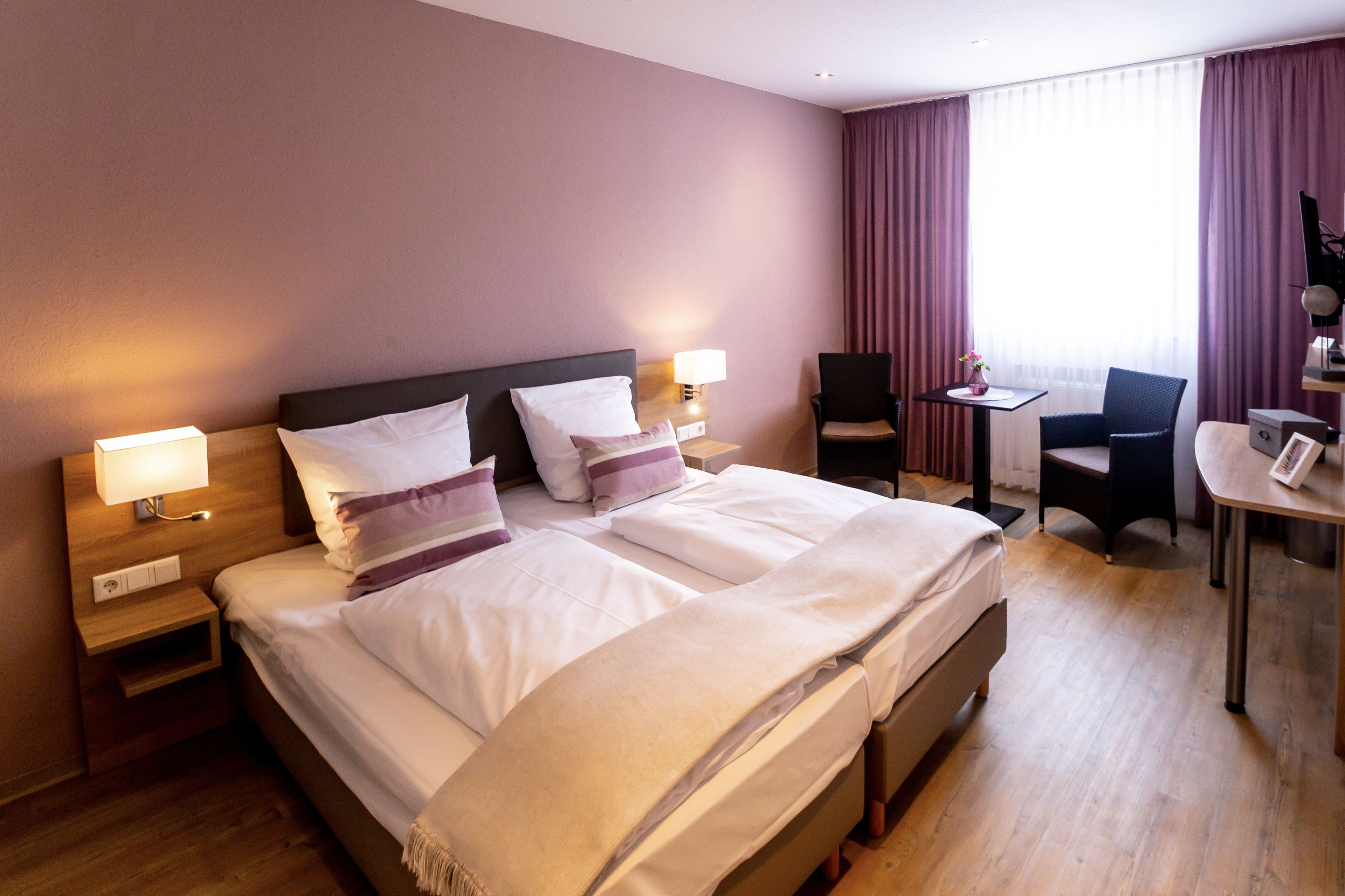 standard double or twin room, non smoking | in-room safe, desk, free wifi, bed sheets
