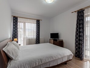 2 bedrooms, premium bedding, individually decorated