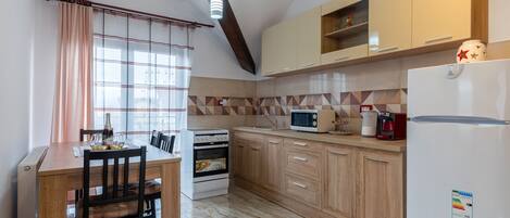 Apartment, 2 Bedrooms, Non Smoking, Balcony | In-room dining