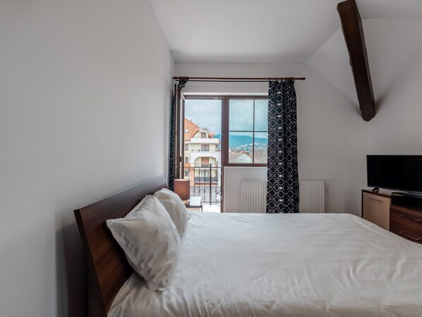 2 bedrooms, premium bedding, individually decorated