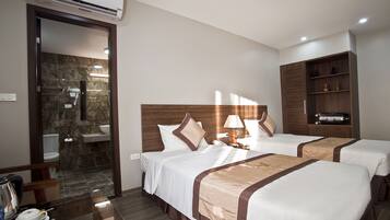 Deluxe Double or Twin Room | Minibar, in-room safe, desk, soundproofing