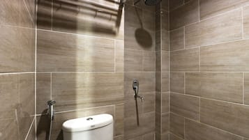 Ducha, bidet, toallas
