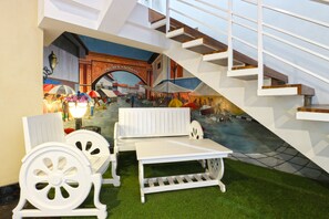 Lobby sitting area - Size Inn (West Cirebon)