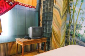 Premium bedding, free WiFi, bed sheets - King Stone Hotel (South Tangerang)
