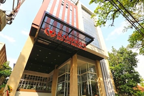 Exterior - Kampioen Bed and Breakfast (Bandung)