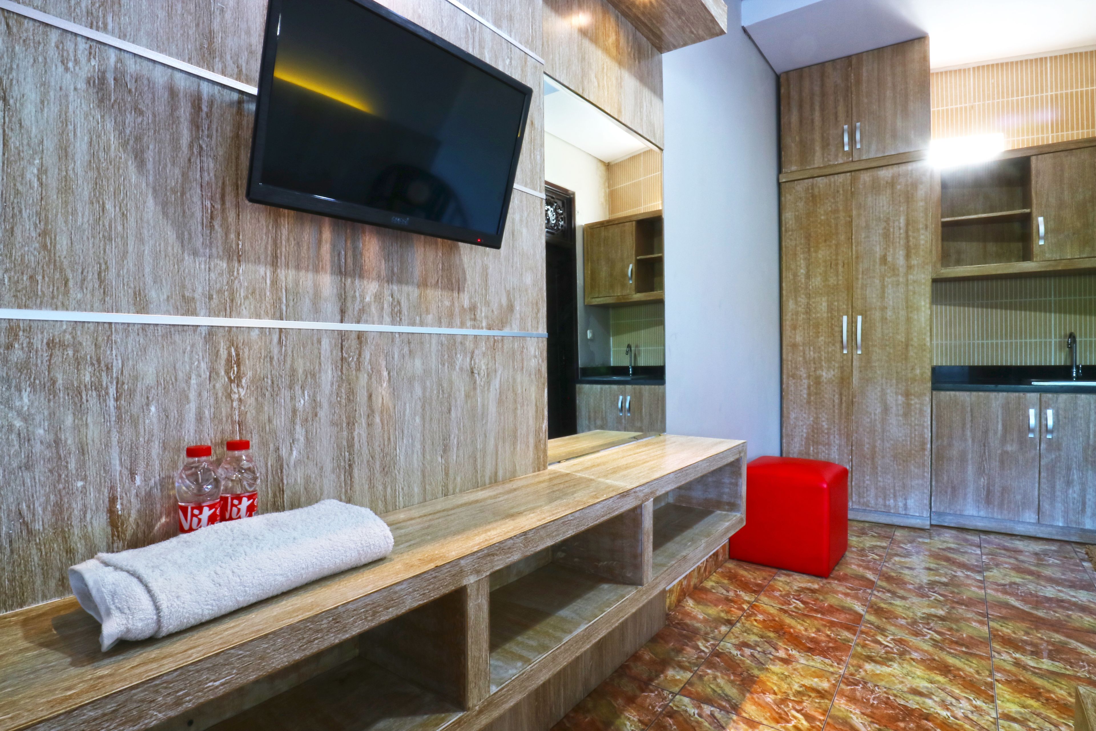 Kamar Standar | Busa memori, Wi-Fi gratis, dan seprai linen