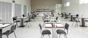Free daily buffet breakfast - Gabirá Hotel (Buritama)