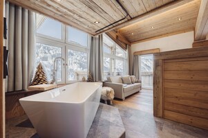 Suite estudio de diseño | Caja fuerte, wifi gratis, ropa de cama