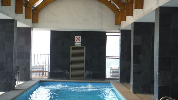 Piscina externa sazonal, funciona das 9h às 22h, espreguiçadeiras