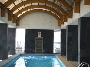 Indoor pool - Quilatours Santiago (Santiago)