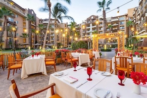 Outdoor dining - Villa Del Arco Beach Resort and Spa (Cabo San Lucas)