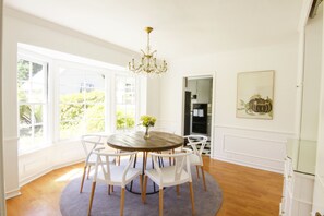 Luxury House, 3 Bedrooms | In-room dining - Bundy (Los Angeles)
