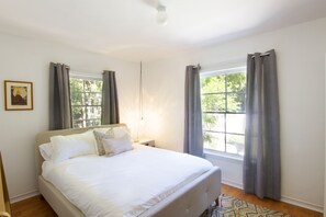 Luxury House, 3 Bedrooms | 3 bedrooms, in-room safe, free WiFi, bed sheets - Bundy (Los Angeles)