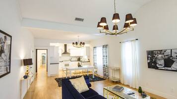 Luxury House, Multiple Bedrooms | Living room | Smart TV