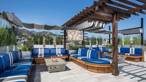 Sundeck - Fuller 402 (Los Angeles)