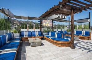 Sundeck - Fuller 402 (Los Angeles)