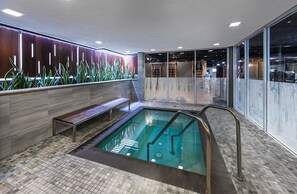 Indoor spa tub - Fuller 402 (Los Angeles)