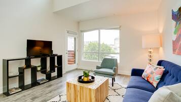 Luxury Apartment, 2 Bedrooms | Living room | Smart TV