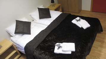 Cortinas blackout, camas extra, wifi gratis y ropa de cama