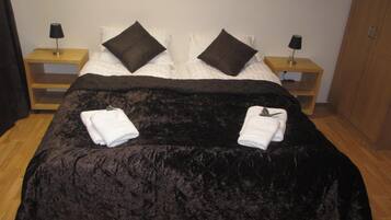 Blackout drapes, rollaway beds, free WiFi, bed sheets