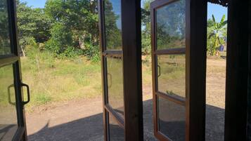 Traditional Bungalow, 1 Queen Bed, Non Smoking | Minibar, free WiFi