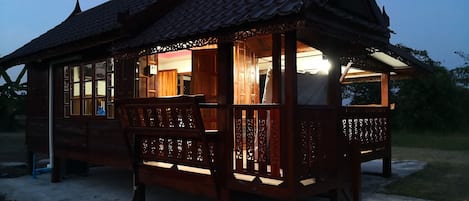 Bungalow Tradisional, 1 Tempat Tidur Queen, Bebas Asap Rokok | Minibar dan Wi-Fi gratis