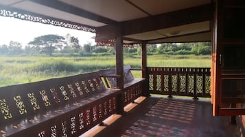 Traditional Bungalow, 1 Queen Bed, Non Smoking | Minibar, free WiFi