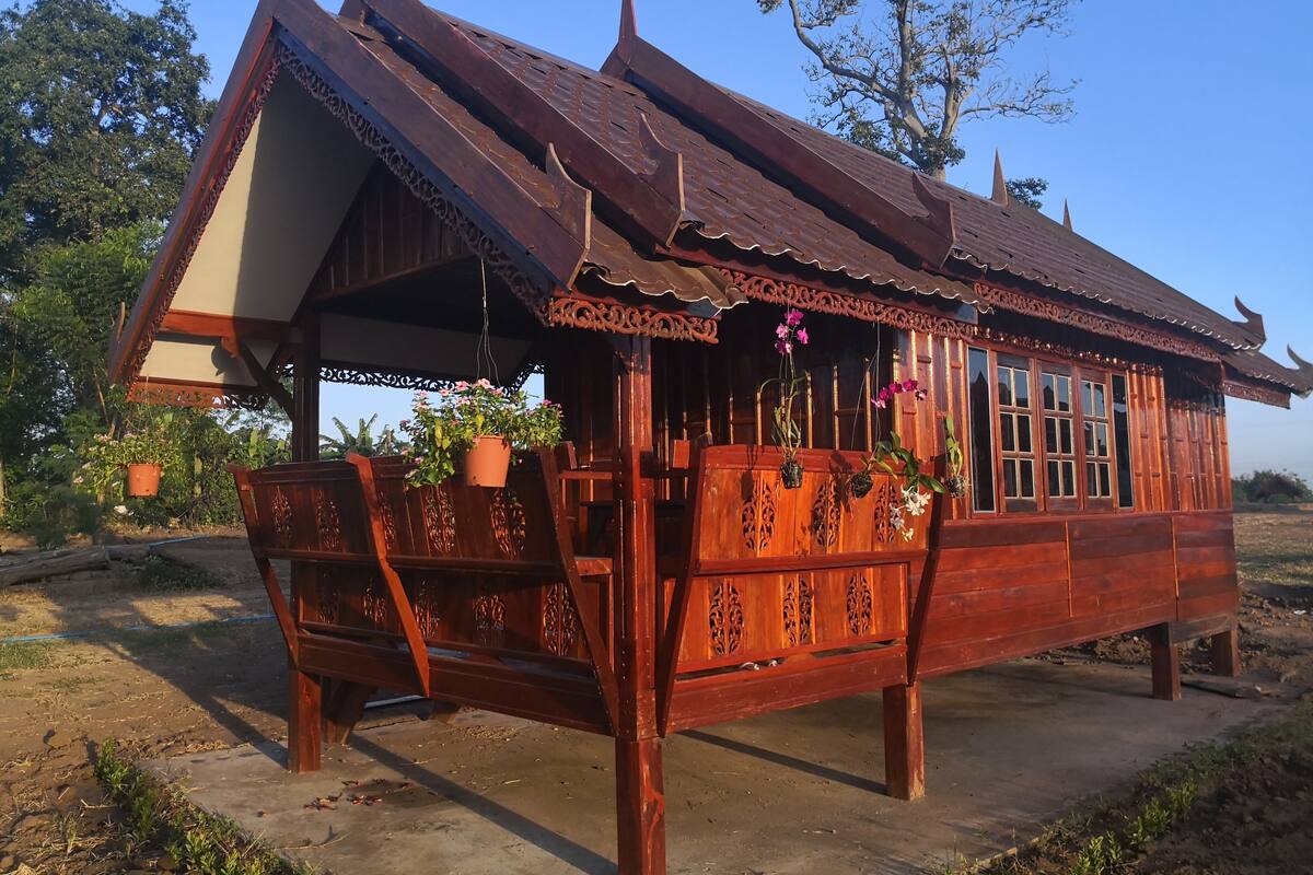 Traditional Bungalow, 1 Queen Bed, Non Smoking | Minibar, free WiFi