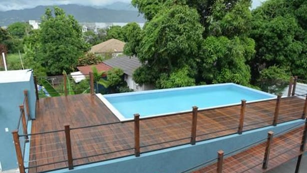Outdoor pool, pool umbrellas, sun loungers - Luxury Condo at the Bromptons (Kingston)
