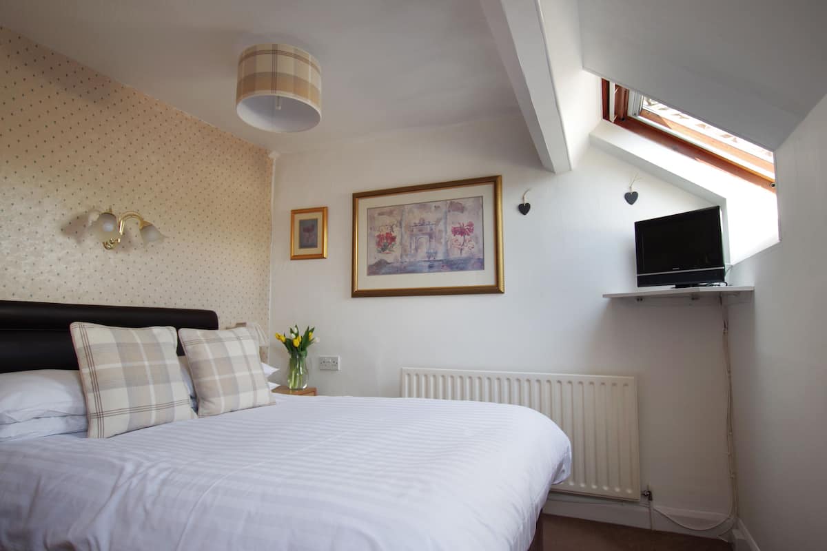 Chambre Double (5) | Wi-Fi gratuit, draps fournis